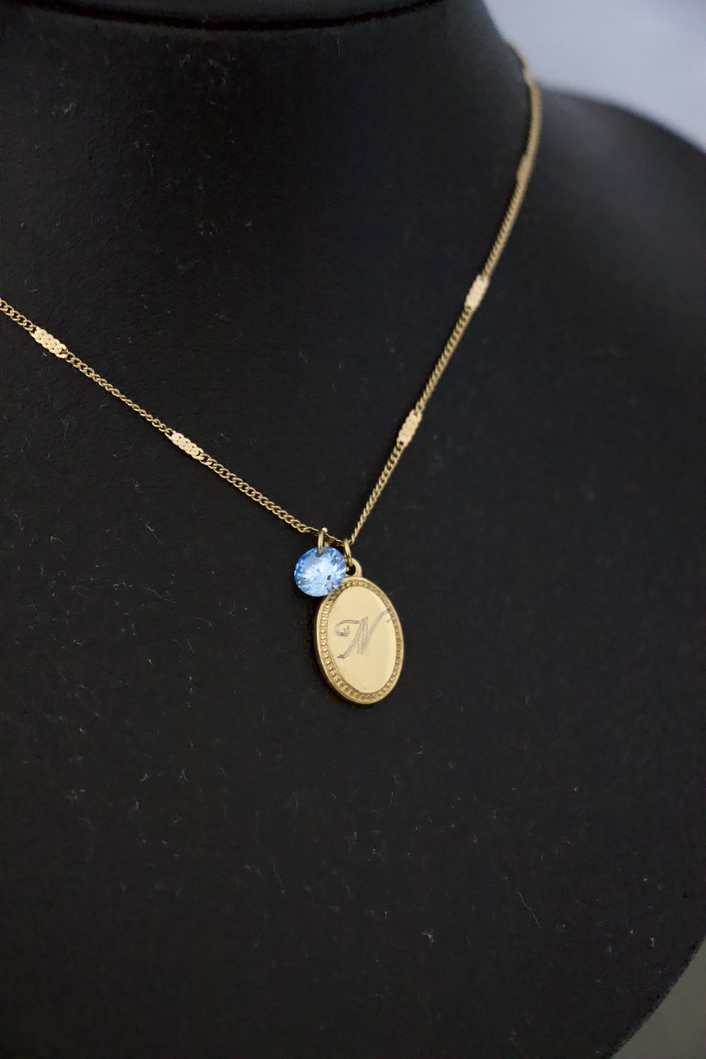 Collier gravure - Lettre d'or