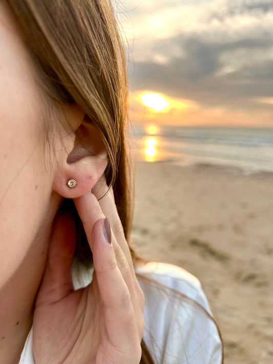 Boucles d'oreilles courtes Or et Blanc