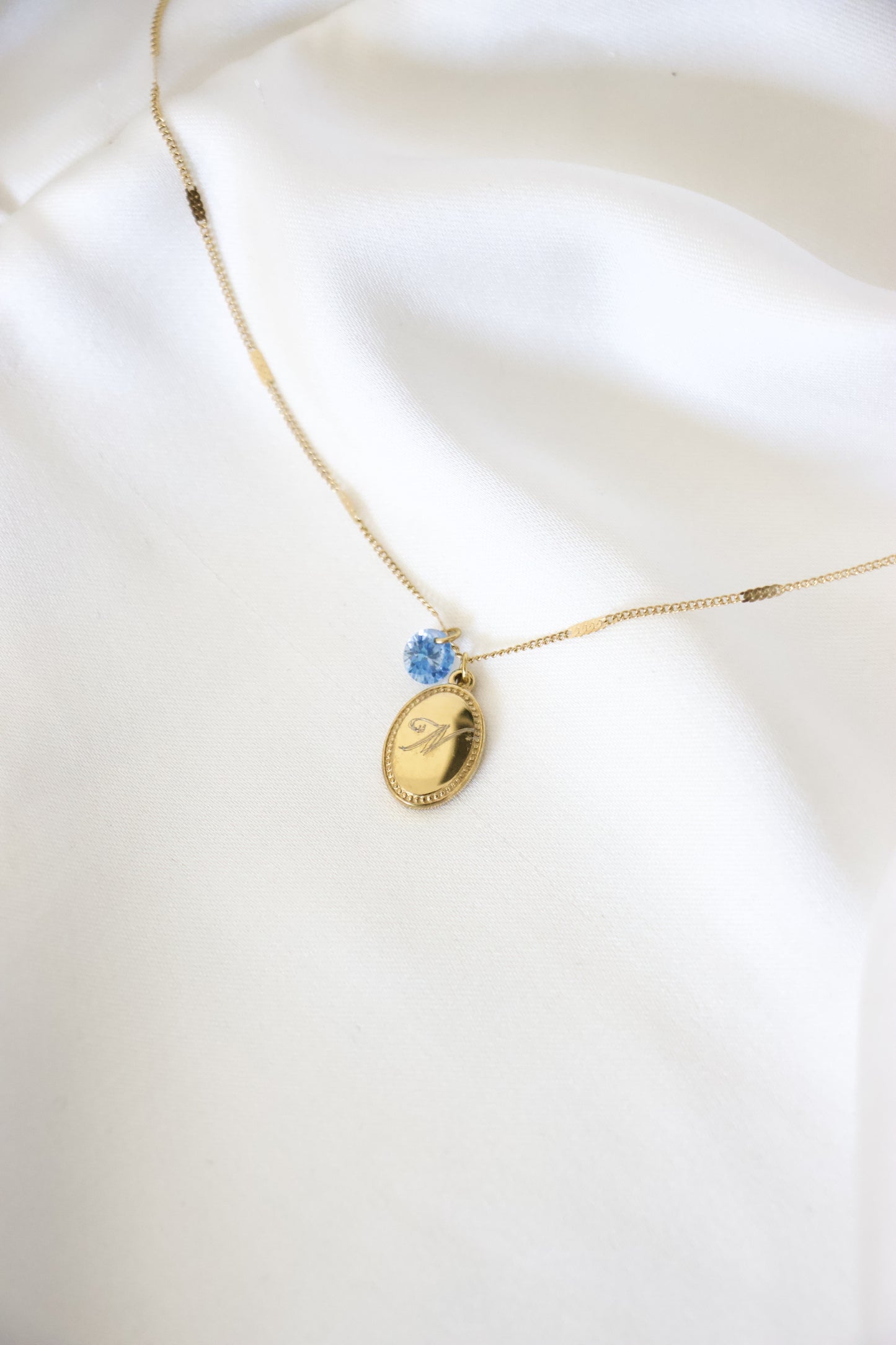 Collier gravure - Lettre d'or